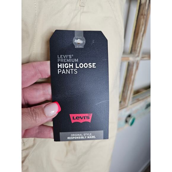 NWT Levi's High Rise Loose Wide Straight Leg Khaki's size 30 - Picture 8 of 10